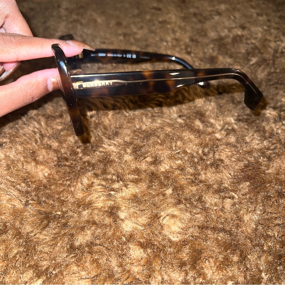 BURBERRY: Over square sunglasses - Picture 5 of 6